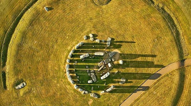 Makna tersembunyi di balik Stonehenge yang tampak saat sunrise (English Heritage.org)