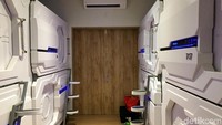 Tak perlu takut sempit di dalam kamar, karena dengan dimensi panjang 2 meter, lebar 1,6 meter dan tinggi 1,5 meter, kamar ini cukup nyaman dan luas untuk tidur dan beristirahat.
