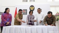 Program padat karya cash telah disiapkan Presiden Joko Widodo (Jokowi) sejak beberapa bulan lalu. Kini program tersebut telah disepakati dengan perhitungan 30% dari anggaran dana desa, yaitu sebesar Rp 18 triliun.