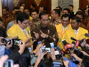 Golkar Sorongkan Airlangga, NasDem: Nebeng Elektabilitas Jokowi?
