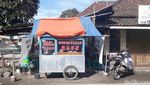 Foto: Ini Teh Tati, Penjual Bubur Cantik di Majalaya yang Viral