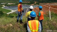 Sebelumnya, perusahaan tersebut melakukan masa comissioning atau trial and error, untuk mencapai kapasitas maksimal produksi emas di wilayah 605 hektar yang saat ini ditambang, dari 4.998 hektar Izin Usaha Pertambangan Operasi Produksi (IUP OP).
