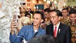 Potret Jokowi-Iriana Kondangan ke Pernikahan Pengawalnya