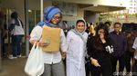 Ada Gadis Muda Temani Ny Deisti Jenguk Novanto, Siapa Ya?