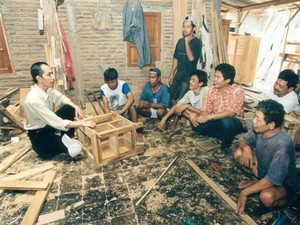 Ini Lho Foto Jokowi Muda Saat Jadi Pengusaha Mebel