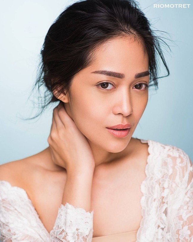 Ini penampilan terbaru Gracia Indri setelah sukses diet dan olahraga. Beda banget kan, ladies? Foto: Instagram/riomotret