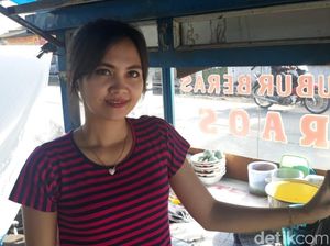 Foto: Ini Teh Tati, Penjual Bubur Cantik di Majalaya yang Viral