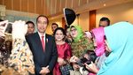 Potret Jokowi-Iriana Kondangan ke Pernikahan Pengawalnya