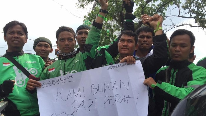 Demo di Kantor Gubernur, Ojek Online Sumut Desak Pemerintah Adil