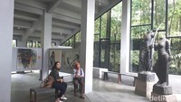 Museum Ullen Sentalu terletak di Kaki Gunung Merapi, Jalan Boyong KM 25, Kaliurang Barat, Sleman, DI Yogyakarta. Museum berisikan tentang berbagai macam hal-hal budaya Jawa (Shinta/detikTrave