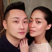 Foto selfie bersama Rio Motret, terlihat tulang pipi Gracia Indri yang lebih menonjol. Dagunya pun tampak lebih lancip. Foto: Instagram/riomotret