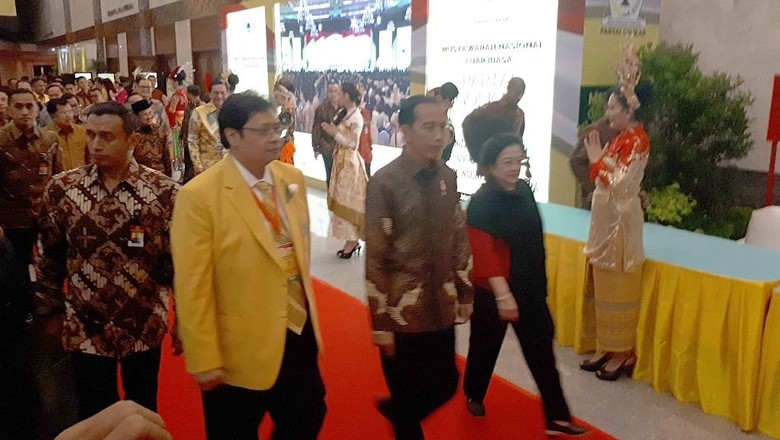 Jokowi Terima Surat Penegasan Dukungan Pencapresan dari Golkar Jokowi Terima Surat Penegasan Dukungan Pencapresan dari Golkar