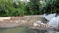 Usulan dari warga akan menamakan Tanggul Baswedan, kata Ketua RW 06 Jati Padang, Arief Syariduddin, saat ditemui di lokasi perbaikan tanggul jebol, Jati Padang, Jakarta Selatan, Senin (18/12/2017).