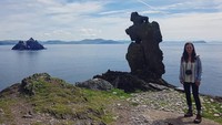 Traveler bisa berkeliling pulau maupun berfoto. Namun tetap harus menjaga kesopanan ya (melf_fielding/Instagram)