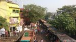 Foto: Kolkata dan Orang Mandi di Sungai Gangga