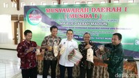 Presidium nasional KAHMI sekaligus Ketua BPP HIPKA Kamrussamad menghadiri acara musyawarah daerah KAHMI Madiun Sabtu (16/12/2017) (Himpunan Pengusaha KAHMI), Kamrussamad (kemeja putih) turut menghadiri acara musyawarah daerah KAHMI Madiun. dok KAHMI/istimewa