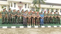 Sebagai Panglima TNI dan pribadi saya merasa bangga dan suatu kehormatan bagi saya karena mendapatkan baret merah dan brevet Kopassus, ujar Marsekal Hadi.  (Foto: Seysha Desnikia/detikcom)