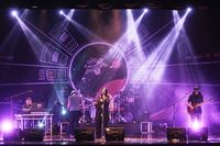 'A Night at Schouwburg': Menyaksikan Kelompok Penerbang Roket Merekam Album