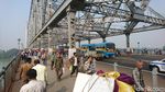 Foto: Kolkata dan Orang Mandi di Sungai Gangga