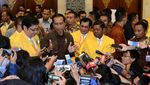 Momen Jokowi Blak-blakan Soal Grup di Tubuh Golkar