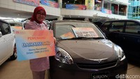 Mobil Sirion milik Henny Nurcahyani. Mobil diubah menjadi baru lagi seperti tahun 2008 lalu. Mobil digunakan Henny setiap hari. Foto: Daihatsu