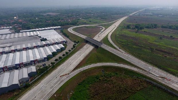 Indahnya Tol Sumo Dilihat Dari Udara Tol Surabaya-Mojokerto dengan total panjang 15,5 km akhirnya siap beroperasi pada Selasa (19/12) besok.
