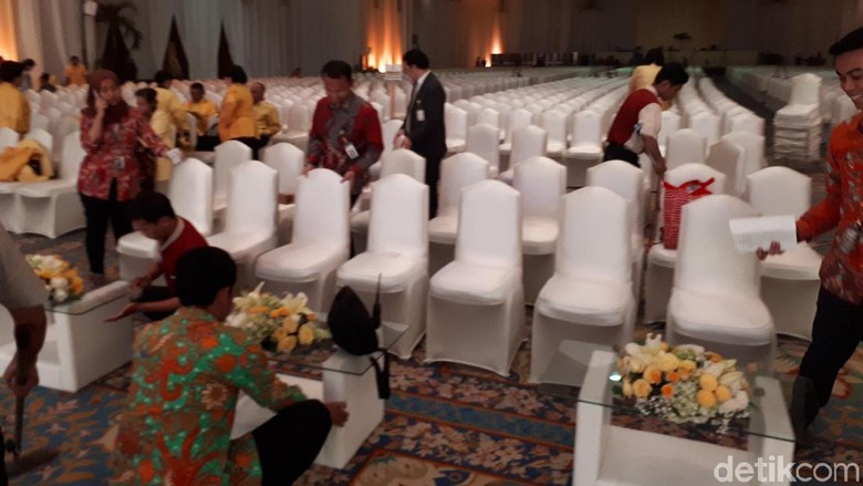 66+ Kursi Sofa Jokowi HD Terbaru