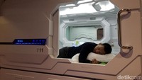 Hotel kapsul atau Whiz Capsule Hotel ini berlokasi di Hotel Grand Whiz Trawas, tepatnya di Jalan Raya Trawas, Desa Belik, Mojokerto.