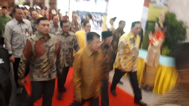 Bersama Megawati dan Habibie, Jokowi-JK Tiba di Munaslub Golkar