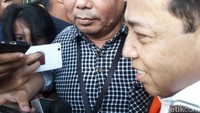 Foto: Sehat, ujar Novanto sambil tersenyum setelah menjalani pemeriksaan di KPK, Jalan Kuningan Persada, Jakarta Selatan, Selasa 19 Desember 2017 pukul 16.40 WIB. Fotografer: Haris Fadhil/detikcom