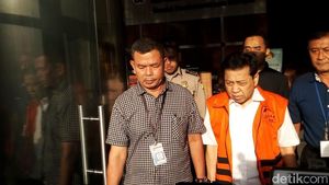 Senyum Novanto yang Kini Sehat Jelang Sidang Eksepsi