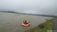 Kepala Desa Sikumpul Muklis mengatakan jika terjadi hujan lebat dua hari berturut turut, Sungai Brukah yang berada di sekitar sawah meluap. Akibatnya sawah milik warga terendam banjir dengan ketinggian air mencapai 1 meter. Namun bila intensitas hujan tinggi, air bisa merendam hingga 2 meter.