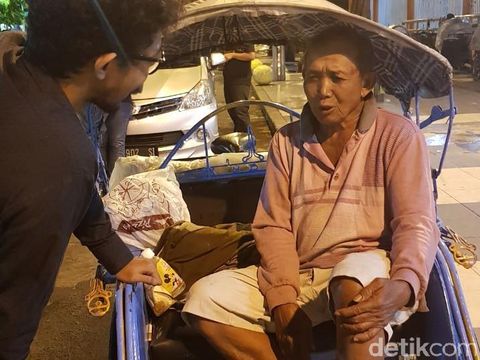  Komunitas Sego Bungkus, Berbagi Nasi Belajar Peduli