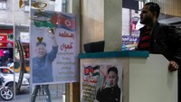 Diskon 80 persen untuk pembeli asal Korea (Korut) sebagai apresiasi atas peran pemimpin Korea (Korut) Kim (Jong-Un) dalam isu Palestina kami, demikian bunyi poster dengan wajah Kim Jong-Un yang terpasang di Restoran Rabaa, seperti dilansir AFP, Senin (18/12/2017).
