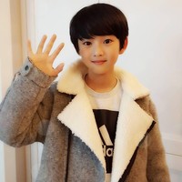 Kim Ye June merupakan model cilik di bawah asuhan SM Entertainment dengan jumlah pengikut di Intsagram lebih dari 47 ribu. Selain sukses menjadi model, Ye June juga telah membintangi beberapa serial drama Korea seperti Misaeng, Kill Me Heal Me, dan Suspicious Partner. Foto: Instagram