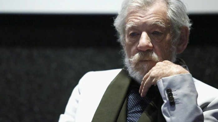 ROME, ITALY - NOVEMBER 01: Ian McKellen walks a red carpet for Ian McKellen: Playing The Part during the 12th Rome Film Fest at Auditorium Parco Della Musica on November 1, 2017 in Rome, Italy. (Photo by Vittorio Zunino Celotto/Getty Images)