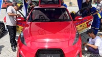 Mobil listrik itu merupakan karya mahasiswa Insitut Teknologi Sepuluh Nopember (ITS) Surabaya.
