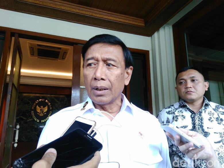 Wiranto akan Cek Hasil Pemeriksaan BSSN di Mobil Luhut Wiranto akan Cek Hasil Pemeriksaan BSSN di Mobil Luhut