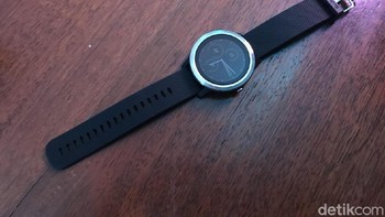 Terdapat 15 aplikasi olah raga baik dalam maupun luar ruangan yang terpasang di jam tangan ini. Foto: Adi Fida Rahman/detikINET