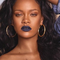 Penyanyi Rihanna pun dikaruniai fitur bibir yang seksi. (Foto: dok. Instagram)