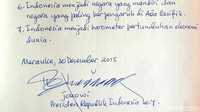 Kalau belum bisa menebaknya, coba lihat tanda tangan Jokowi pada 30 Desember 2015 ini. Saat itu, Jokowi menulis Impian Indonesia 2015-2085. Apakah angka 1681 terlihat?