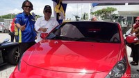 Mobil yang diberi nama Ezzy ini bakal dijajal Jokowi di ruas jalan tol Surabaya-Mojokerto (Sumo), Selasa (19/12/2017).