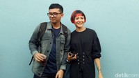 Keduanya memancarkan aura bahagia setelah bertunangan. Foto: Poppy Sovia dan Ahmad Gussaoki / Veynindia E. Pardede