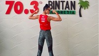 Dikenal luwes melenggang di atas catwalk, model cantik Kelly Tandiono juga menekuni olahraga triathlon. (instagram @kelly_tandiono)