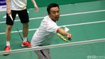 Lihat Aksi Menpora yang Jatuh Bangun Lawan Ricky/Candra
