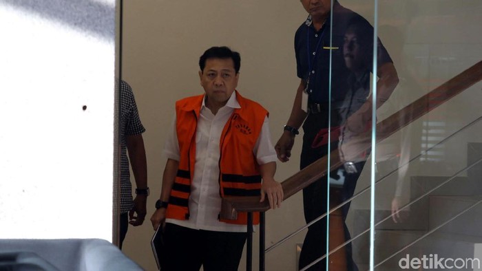 Kembali Diperiksa KPK, Setya Novanto Bertemu Putra Sulungnya