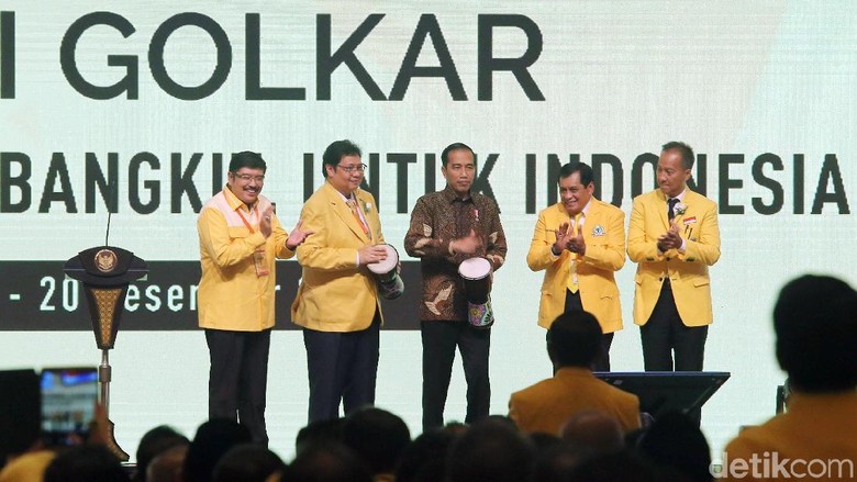 Tepis Cak Imin, Airlangga Bantah Pertimbangkan Usung Selain Jokowi Tepis Cak Imin, Airlangga Bantah Pertimbangkan Usung Selain Jokowi