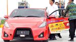 Gaya Jokowi Jajal Tol Sumo dengan Mobil Listrik