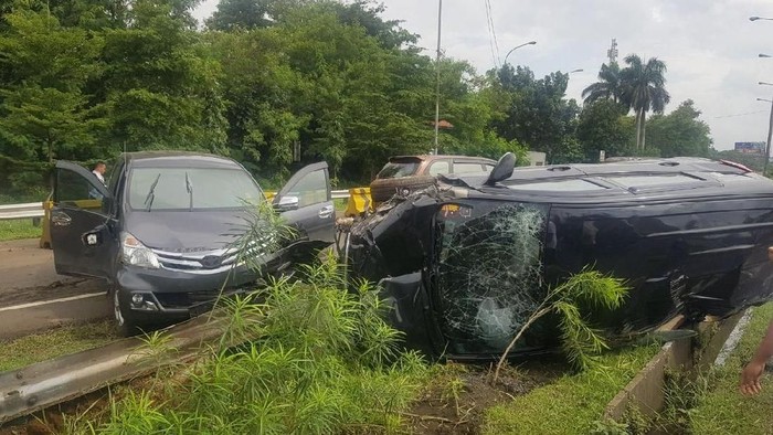 Tabrakan 2 Mobil di Tol Jagorawi Arah Cibubur, Lalin Tersendat