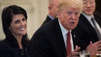Momen Nikki Haley bersama Trump.